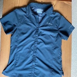 Women’s Columbia short sleeve button down